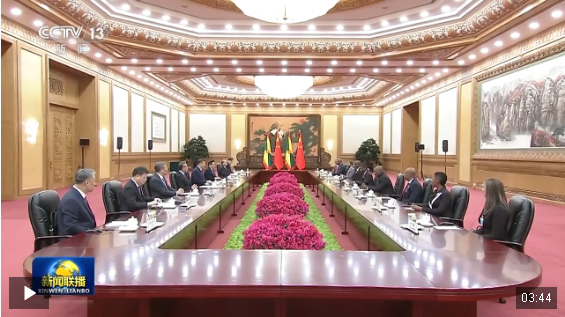 习近平会见格林纳达总理米切尔
